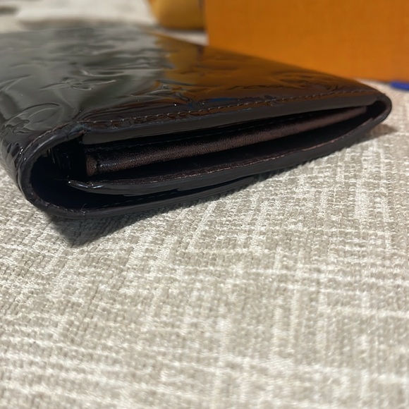 Louis Vuitton Amarante Vernis Sarah Monogram Wallet - Picture 14 of 17